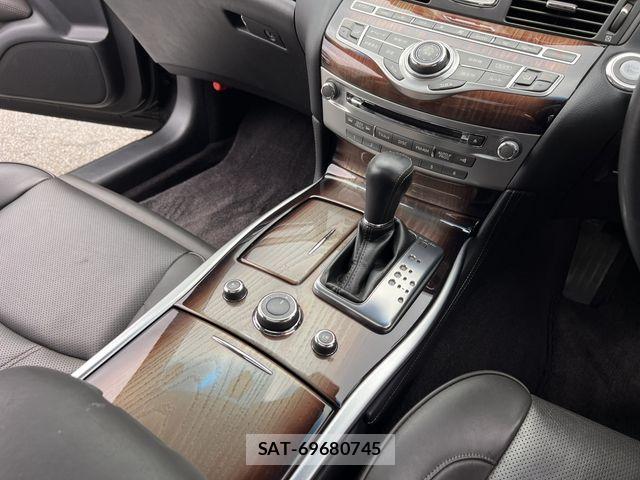 Nissan CIMA HYBRID 2017-03 8879083-15
