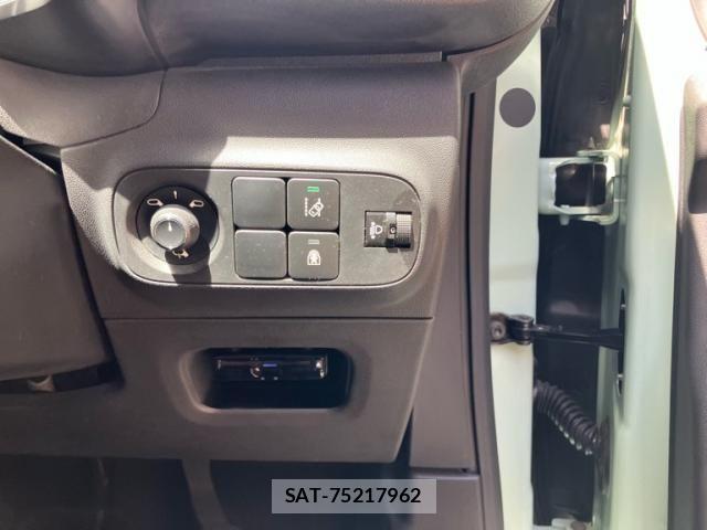 Citroen C3 2018-10 8371518-17
