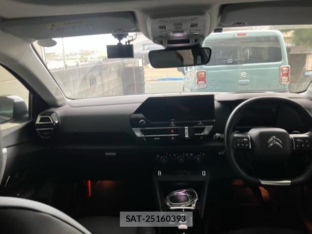 Citroen C4 2022-06 8658418-12