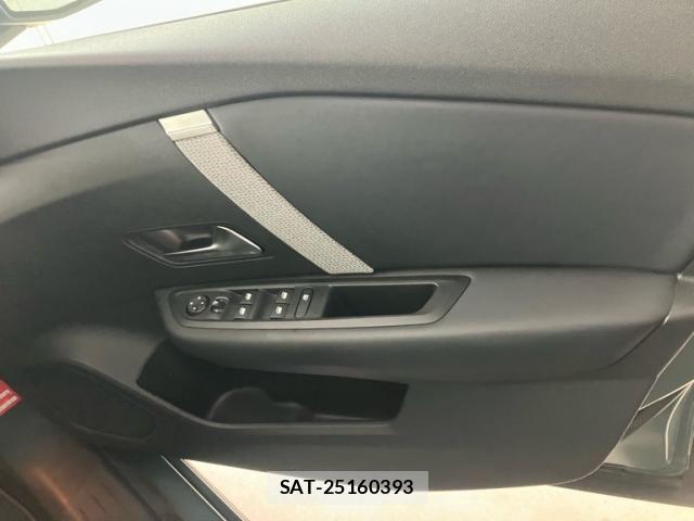 Citroen C4 2022-06 8658418-14