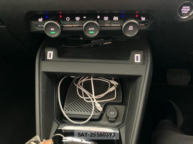 Citroen C4 2022-06 8658418-23