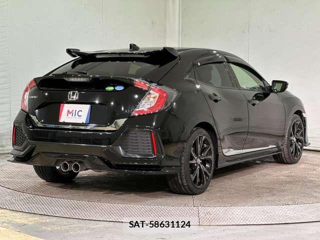 Honda CIVIC 2018-11 3064425-4
