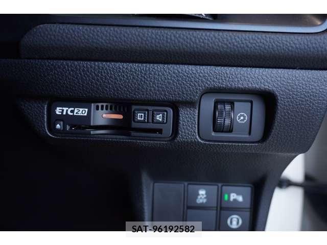 Honda CIVIC 2023-10 5862196-11