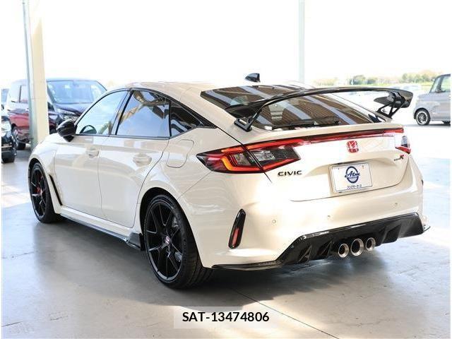 Honda CIVIC 2025-05 6670843-22
