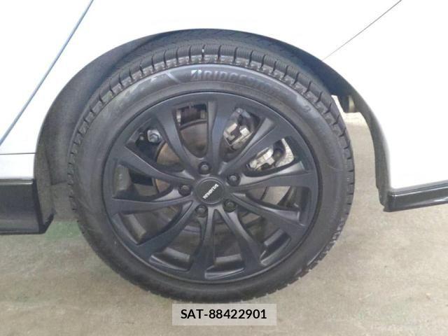 Honda CIVIC 2018-05 6814210-29