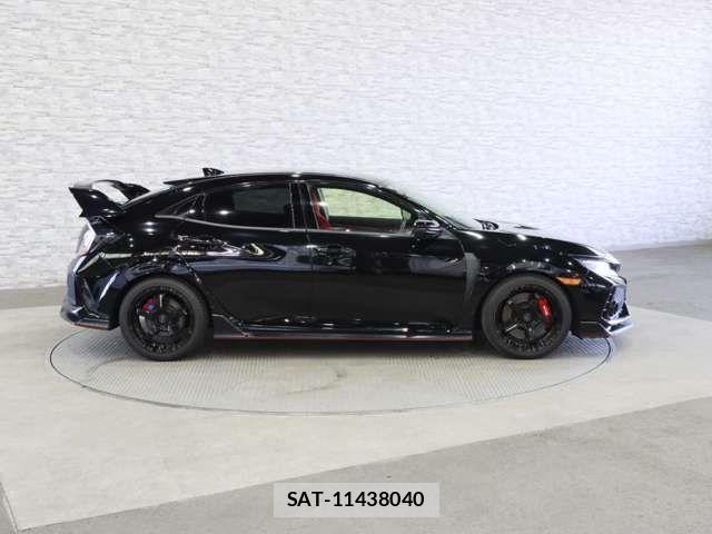 Honda CIVIC 2018-05 6903264-13