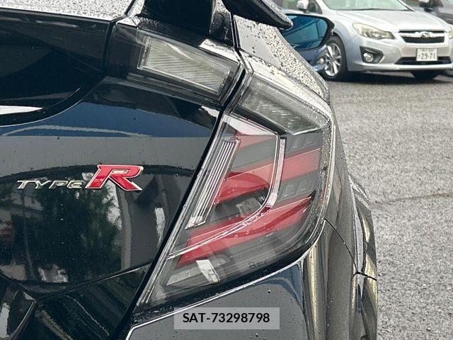 Honda CIVIC 2019-06 7057912-13