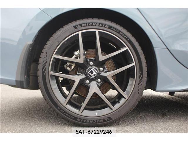 Honda CIVIC 2022-08 7271695-18