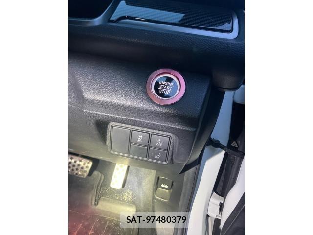 Honda CIVIC 2018-06 7875775-15