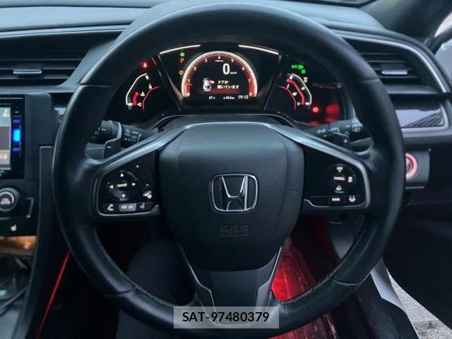 Honda CIVIC 2018-06 7875775-17