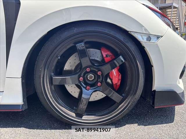 Honda CIVIC 2018-06 7875766-11