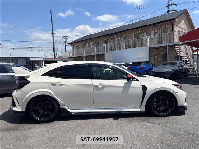 Honda CIVIC 2018-06 7875766-15