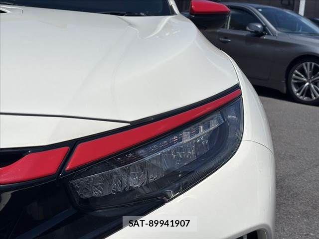 Honda CIVIC 2018-06 7875766-20