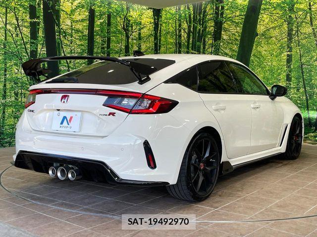 Honda CIVIC 2024-10 8034842-16