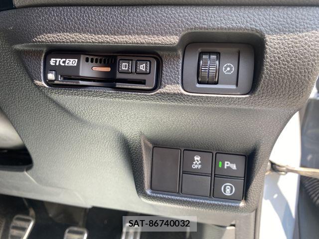 Honda CIVIC 2024-04 8206872-16