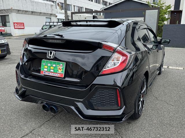 Honda CIVIC 2018-05 8313709-6