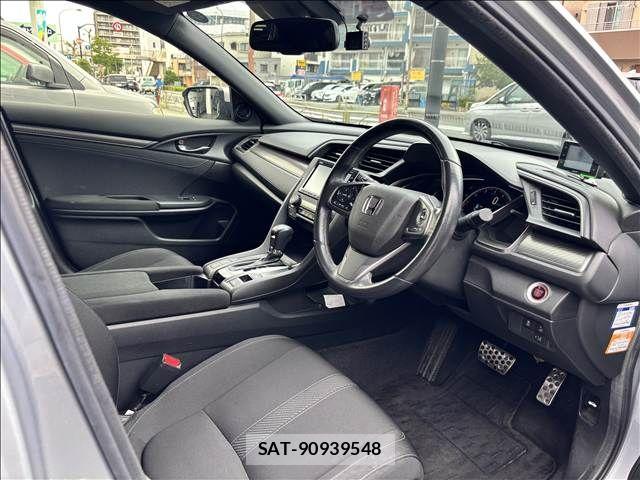 Honda CIVIC 2018-04 8313710-15