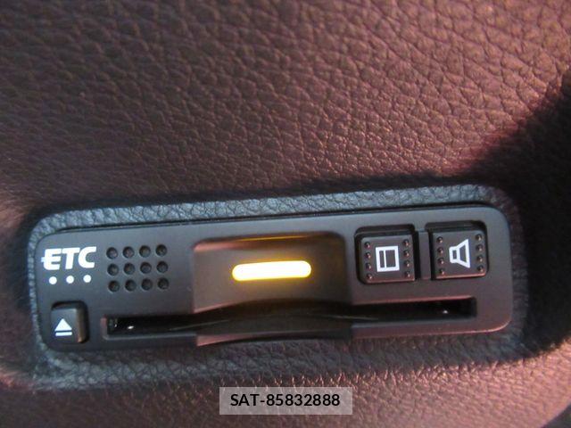 Honda CIVIC 2019-05 8313683-18