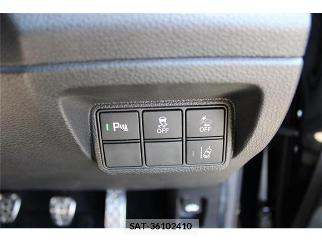 Honda CIVIC 2018-04 8365158-21