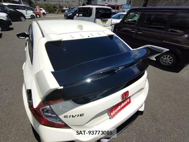 Honda CIVIC 2019-08 8365157-17