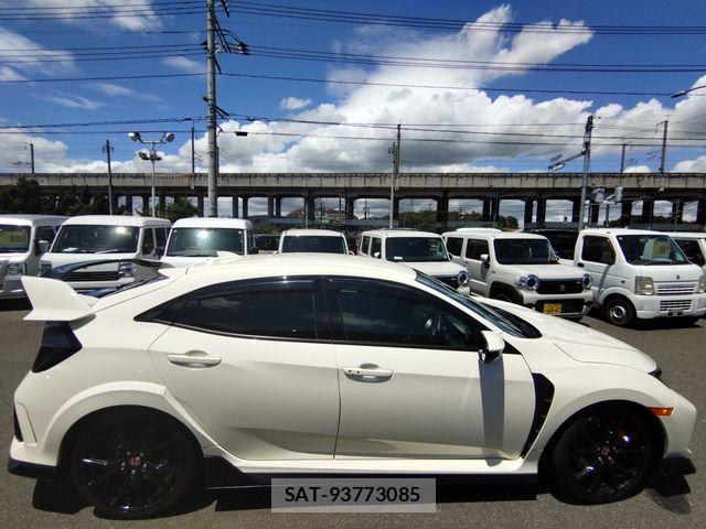 Honda CIVIC 2019-08 8365157-8