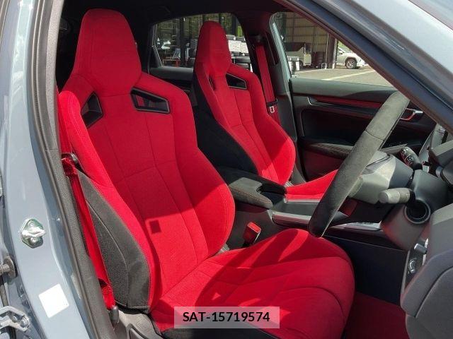 Honda CIVIC 2024-04 8411647-9