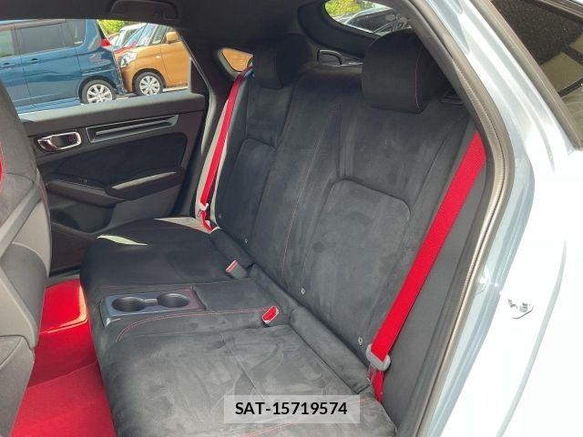 Honda CIVIC 2024-04 8411647-12
