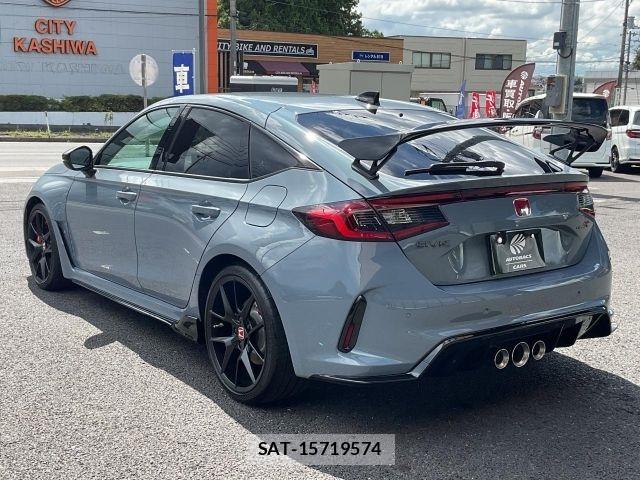 Honda CIVIC 2024-04 8411647-17