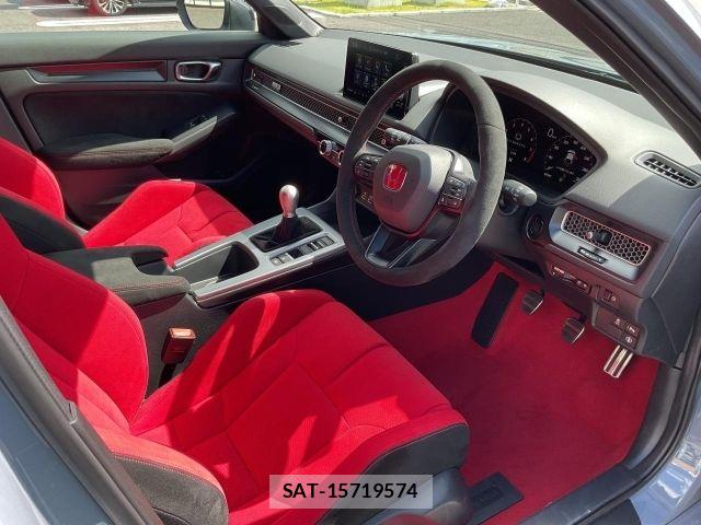 Honda CIVIC 2024-04 8411647-8