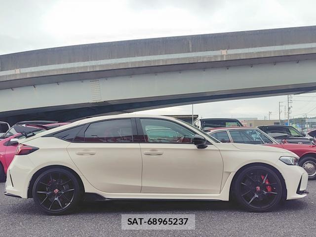 Honda CIVIC 2024-12 8411646-9