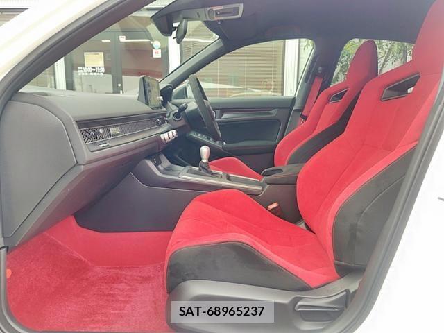 Honda CIVIC 2024-12 8411646-16