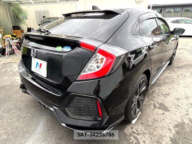 Honda CIVIC 2019-09 8779754-17