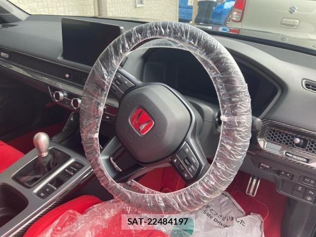 Honda CIVIC 2024-05 8828231-15