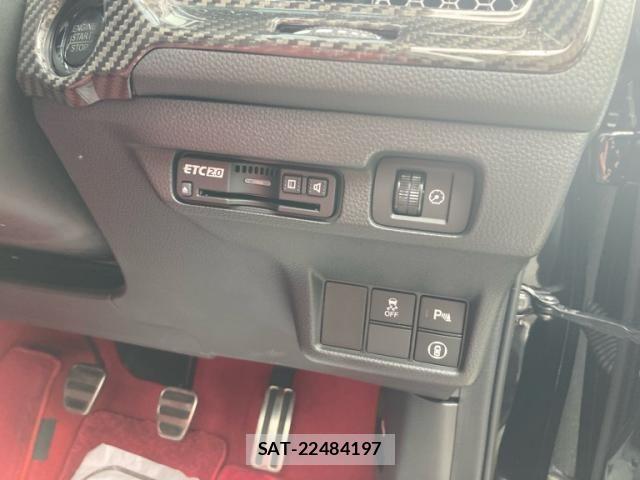 Honda CIVIC 2024-05 8828231-16