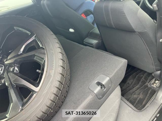 Honda CIVIC 2018-02 8828232-11