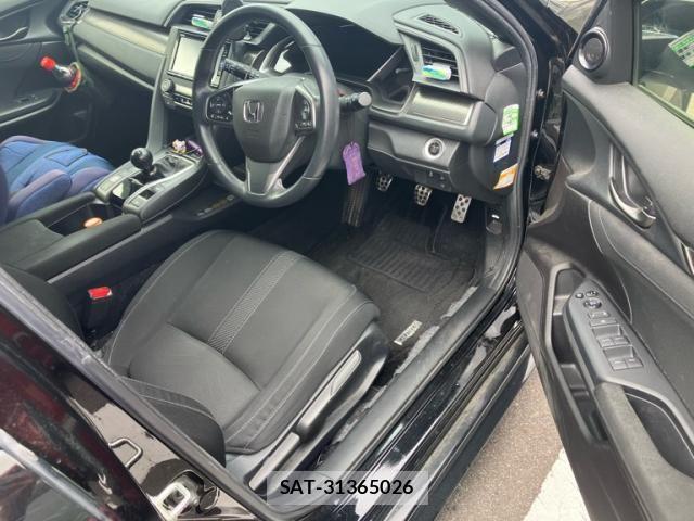 Honda CIVIC 2018-02 8828232-12