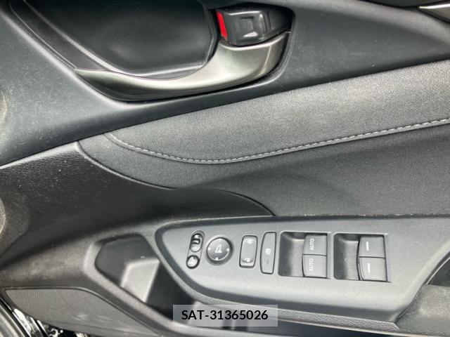 Honda CIVIC 2018-02 8828232-13