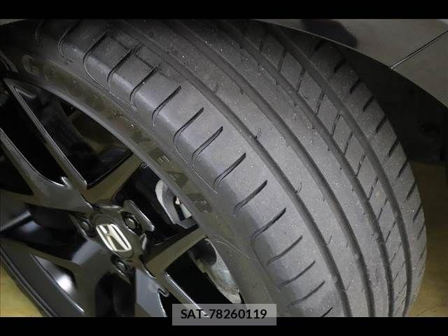 Honda CIVIC 2024-11 8870646-24