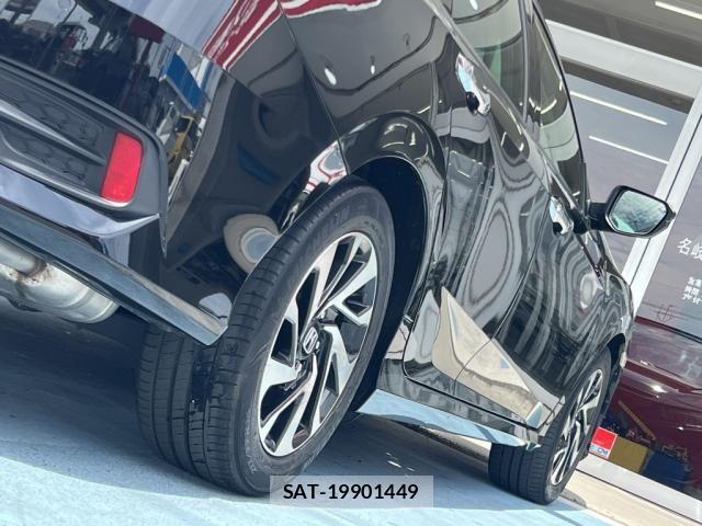 Honda CIVIC 2018-06 7057923-12