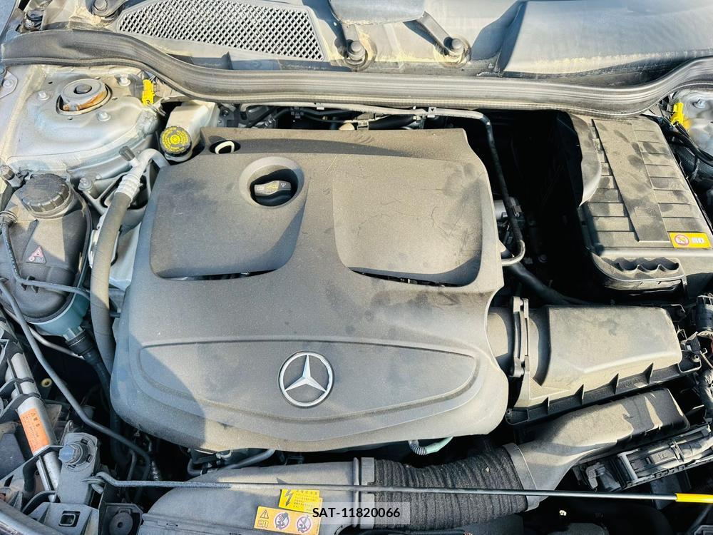Mercedes Benz CLA-CLASS 2013-09 7228130-37