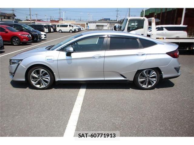 Honda CLARITY PHEV 2018-07 8129402-10