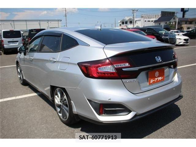 Honda CLARITY PHEV 2018-07 8129402-11