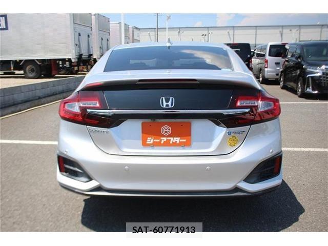 Honda CLARITY PHEV 2018-07 8129402-12