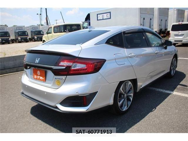 Honda CLARITY PHEV 2018-07 8129402-13