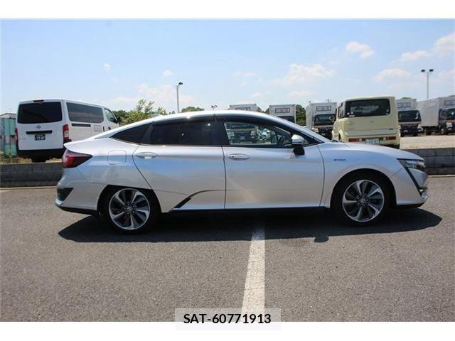 Honda CLARITY PHEV 2018-07 8129402-14