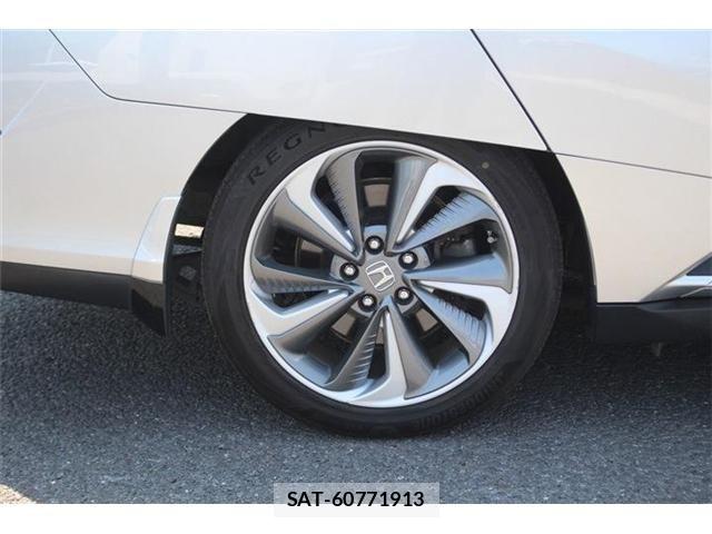 Honda CLARITY PHEV 2018-07 8129402-16