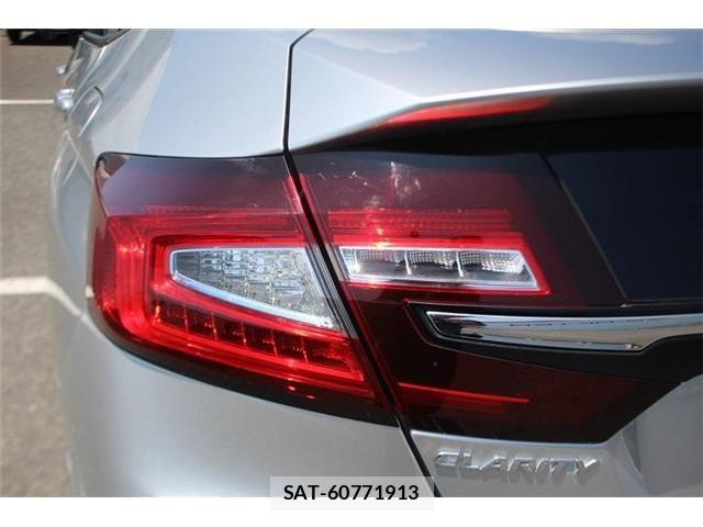 Honda CLARITY PHEV 2018-07 8129402-25