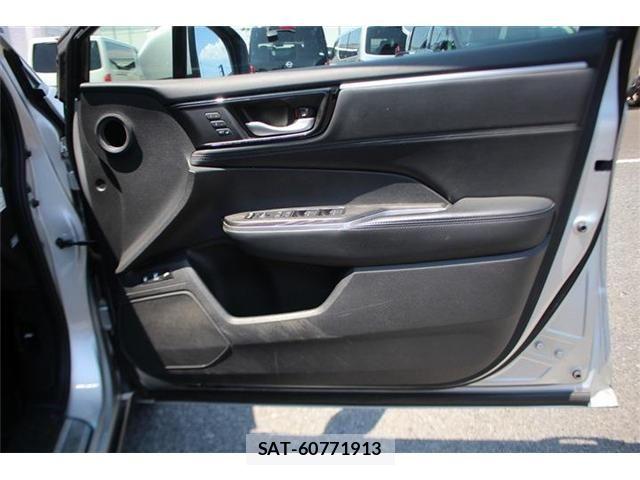 Honda CLARITY PHEV 2018-07 8129402-28