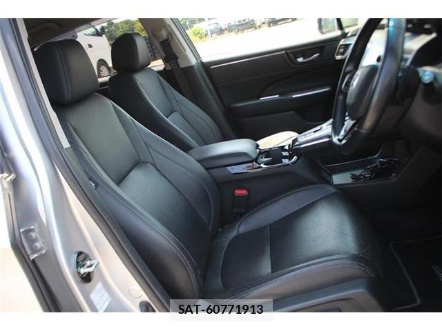 Honda CLARITY PHEV 2018-07 8129402-29