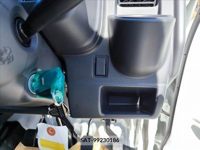 Nissan CLIPPER TRUCK 2025-09 1372108-12